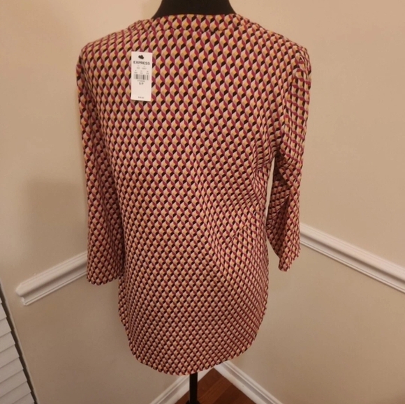 Express Women's Yellow and Pink Blouse Geometric 3/4 Sleeve  NWT Sz S/P - Picture 3 of 8